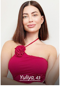 Yuliya, 43